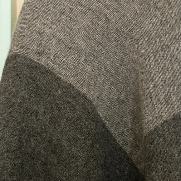 New! Open arm poncho or shoulder wrap, blanket scarf, gray, OSFM, soft - Picture 4 of 5